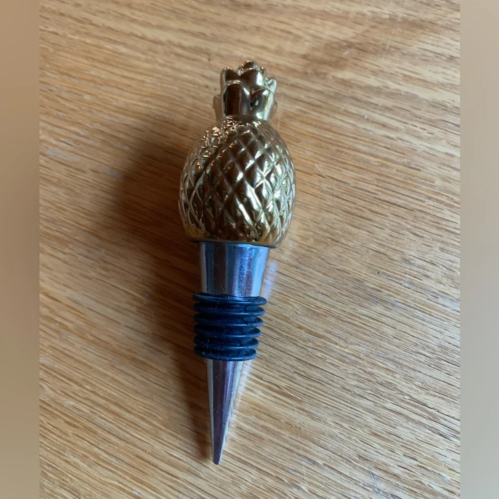 Wine theme items 🍷- Stemless glass, book, ornament, and pineapple wine stopper - Picture 2 of 7